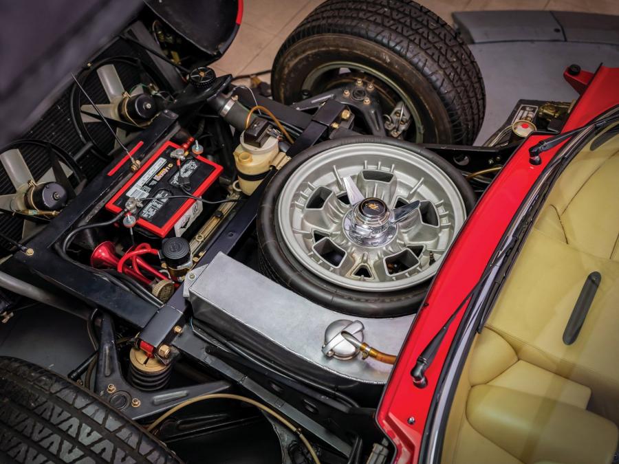 Моторный отсек Lamborghini Miura P400 SV (4974) 1971 года  (фото 34 из 42)